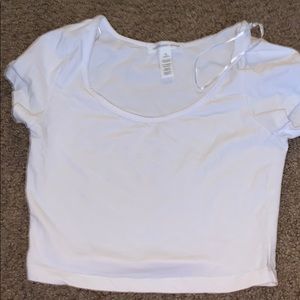 Super cropped summer shirt! Super basic yet cute!!